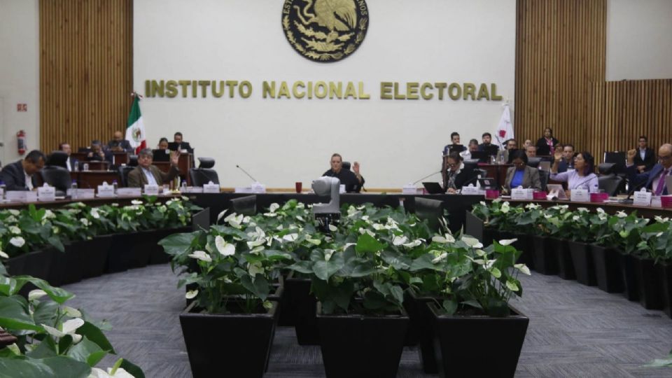 Funcionarios del INE descartan riesgos de hackeo.