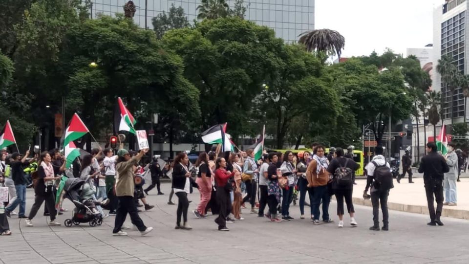 La marcha avanzó por carriles centrales de Paseo de la Reforma.