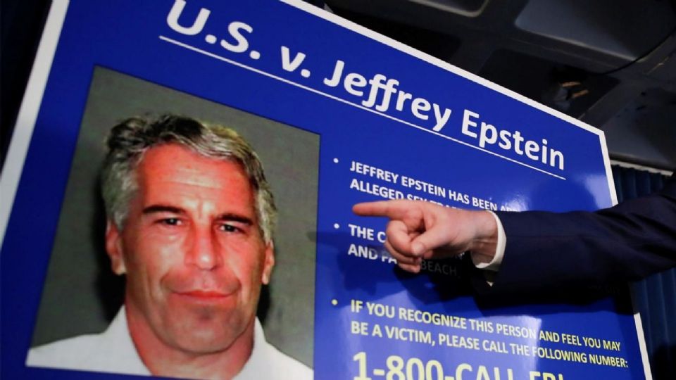 Un mensaje de Bill Clinton a Epstein por su cumpleaños fue revelado por WSJ.