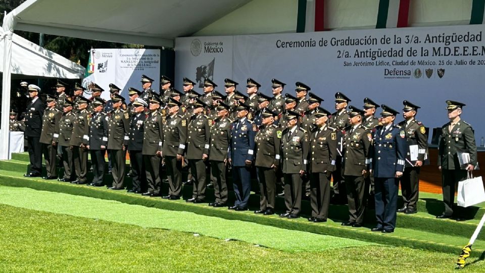 Ceremonia de graduación de la tercera antigüedad de la maestría en administración militar.