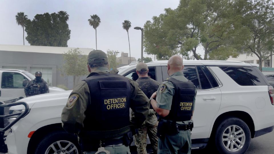 Imagen de archivo de agentes de la Unidad Táctica de la Patrulla Fronteriza (Bortac) y otros agentes de detención se preparan para salir a un operativo en California, (EE.UU.).