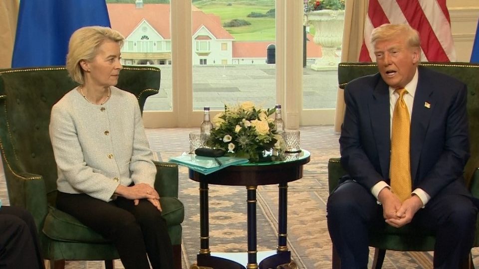 La presidenta de la UE, Ursula von der Leyen y el presidente de EU, Donald Trump.