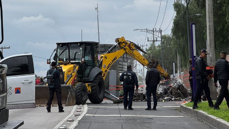 Una roca de 2.5 metros de diámetro se desprendió del Cerro del Tepeyac y sólo deja a una persona lesionada.