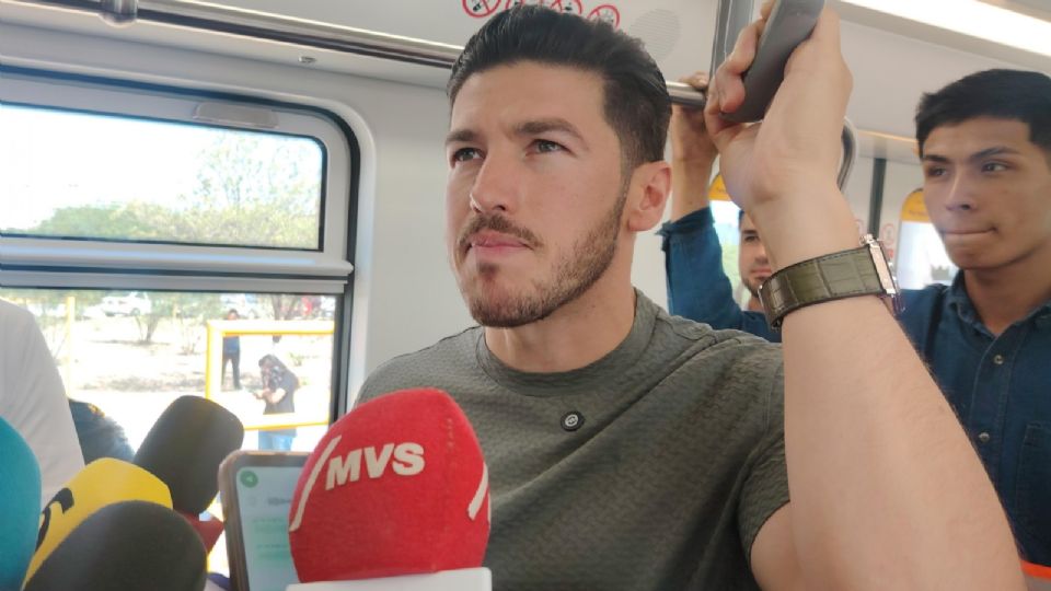 El gobernador Samuel García detalló las acciones del Plan de Movilidad, que contempla mejoras viales, horario escalonado y transporte escolar para reducir el tráfico en la zona metropolitana.