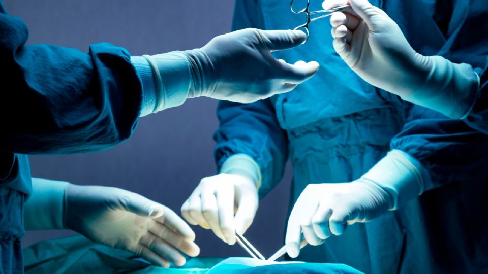 Adicionalmente la paciente recibe atención con un programa de rehabilitación formado específicamente para su caso médico.