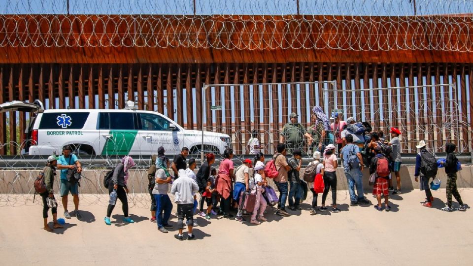Migrantes en la frontera entre México y EU.