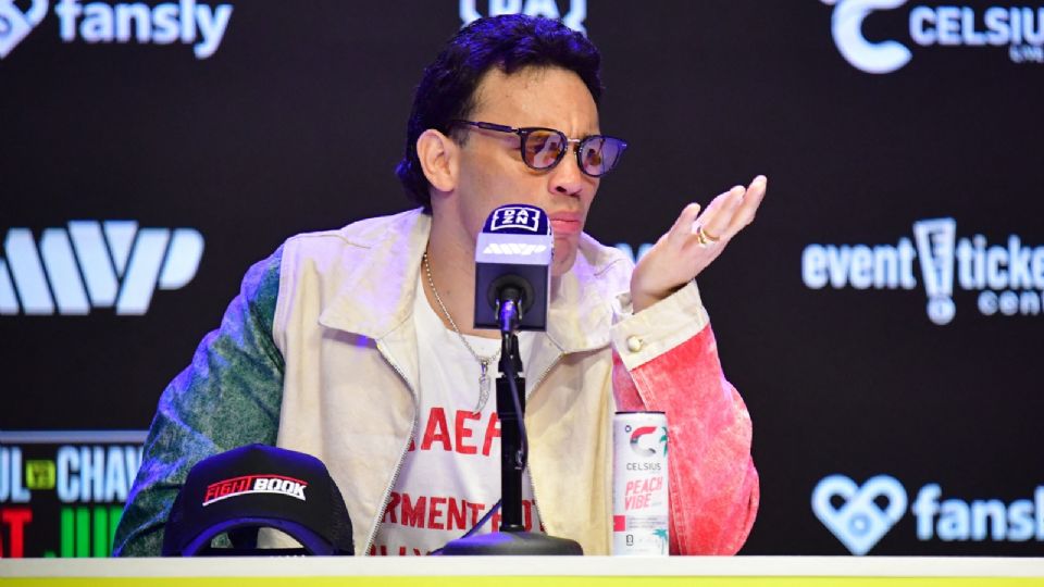 La FGR dice que el boxeador Julio César Chávez Jr. tiene una orden de aprehensión en México.