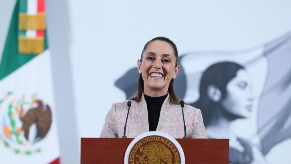 La presidenta de México, Claudia Sheinbaum, participa en una rueda de prensa este martes en Palacio Nacional.