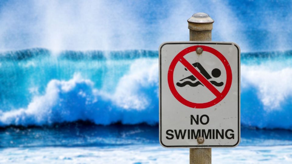 Autoridades mantienen la alerta por mar de fondo en las costas del Pacífico mexicano; piden evitar actividades acuáticas y acercarse a la orilla.