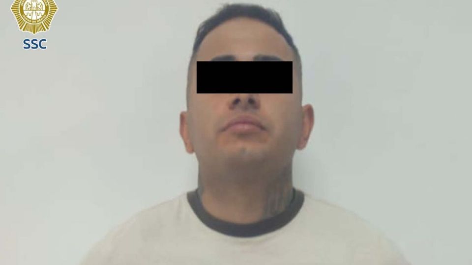 Uno de los ds detenidos por intentar extorsionar y amenazar a comerciantes de la zona de la Basílica de Guadalupe.