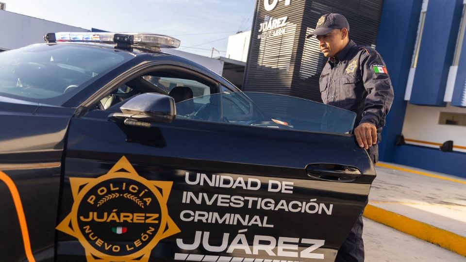 Félix Arratia presentó las nuevas patrullas equipadas con tecnología de reconocimiento de placas, que formarán parte de la Unidad de Investigación Criminal en Juárez.