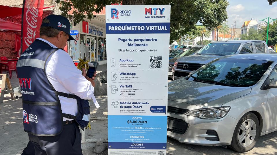 El pago digital de parquímetros inició este jueves en Monterrey con la app Kigo y una nueva tarifa; en esta primera etapa se habilitaron más de 8 mil espacios en el centro de la ciudad.