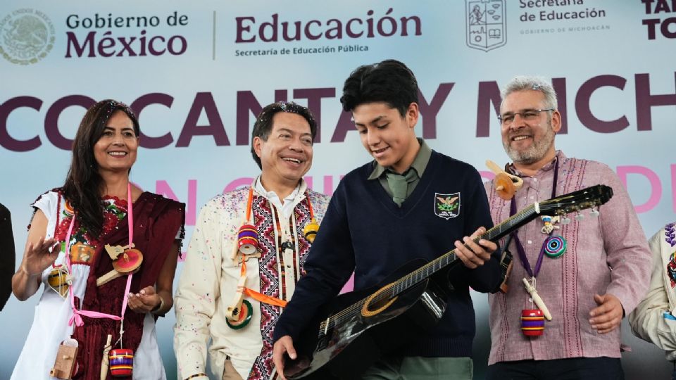 El secretario de Educación Pública, Mario Delgado, dijo que el programa favorecerá el desarrollo integral y la apreciación por las artes de las y los jóvenes estudiantes michoacanos.