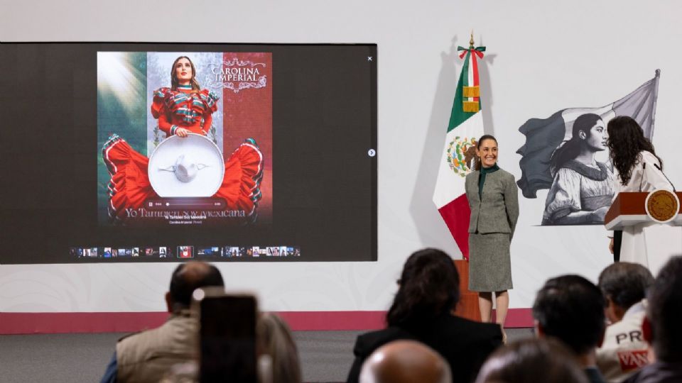 Claudia Curiel de Icaza, titular de Cultura, muestra los participantes para el concurso México canta.