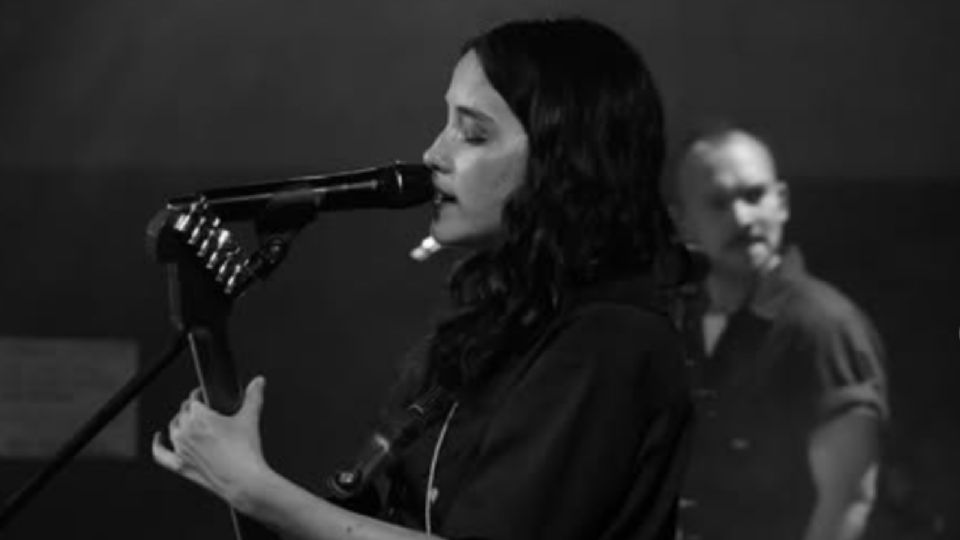 Ximena Sariñana inicia el año con nuevo material, una gira por EE.UU. y el relanzamiento de temas emblemáticos de Amar Te Duele.