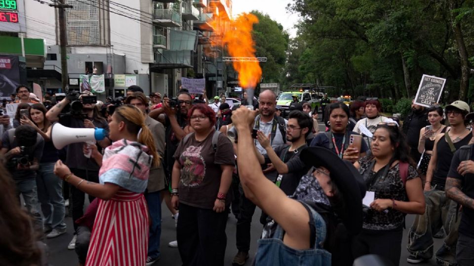Se llevo acabo la primera Decenas de personas se manifestaron contra la gentrificación.