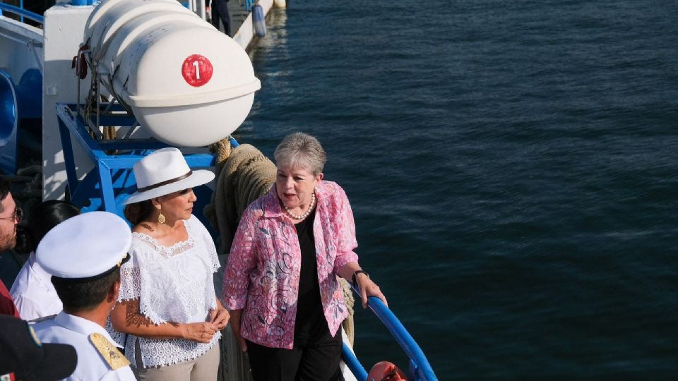 Mara Lezama supervisa estrategia contra sargazo con Alicia Bárcena.