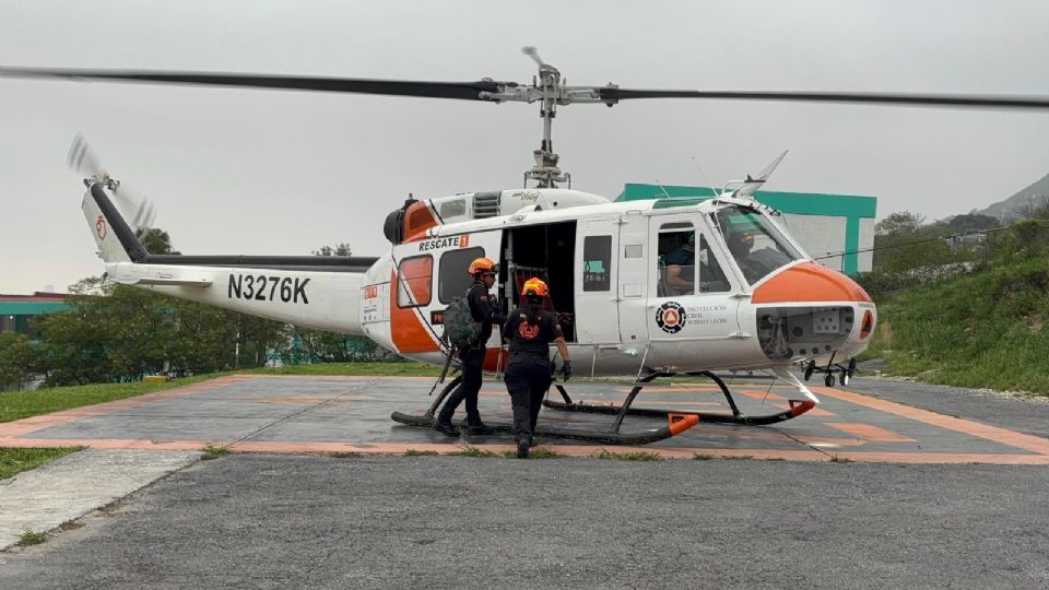 Personal de Protección Civil Nuevo León colaboró con la maniobra para el procedimiento quirúrgico.