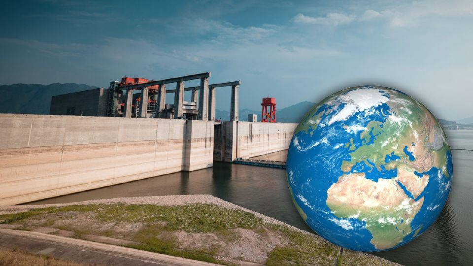 La idea de construir esta represa surgió en 1919, propuesta por el entonces presidente Sun Yat-sen.