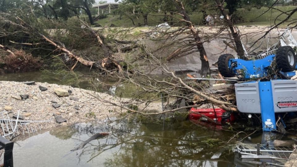 EU reconoce a México su apoyo al enviar bomberos para apoyar en las labores de rescate.