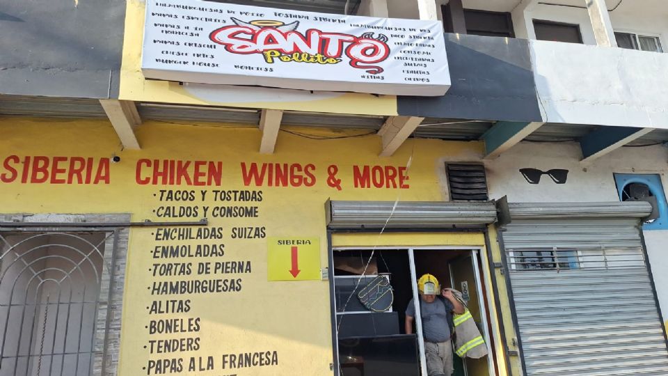 El incendio, provocado por una explosión en el interior del comercio, fue controlado en poco más de una hora.