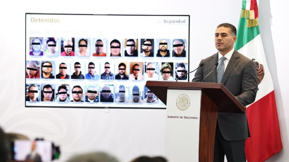 El titular de la SSPC, Omar García Harfuch, presentó a los detenidos en el operativo contra el huachicoleo.