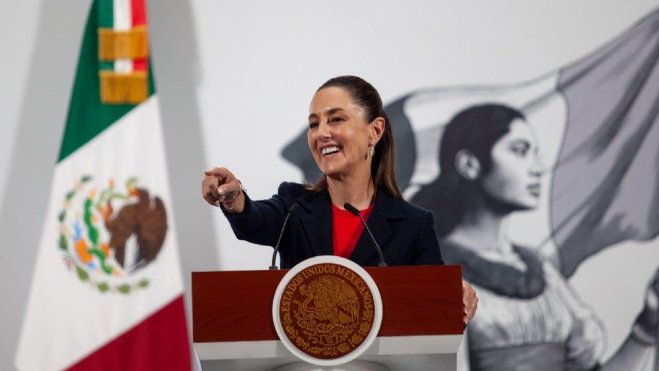Claudia Sheinbaum Pardo, presidenta de México durante conferencia en Palacio Nacional.