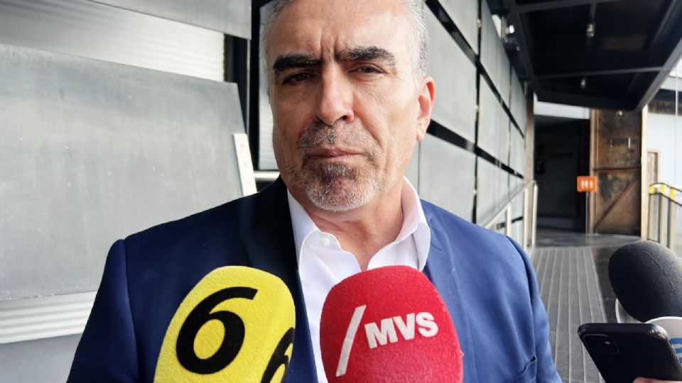 César Garza Villarreal, secretario del Ayuntamiento de Monterrey, durante su salida de la Mesa de Coordinación Metropolitana, donde expuso la necesidad de definir reglas claras sobre el transporte público obligatorio.