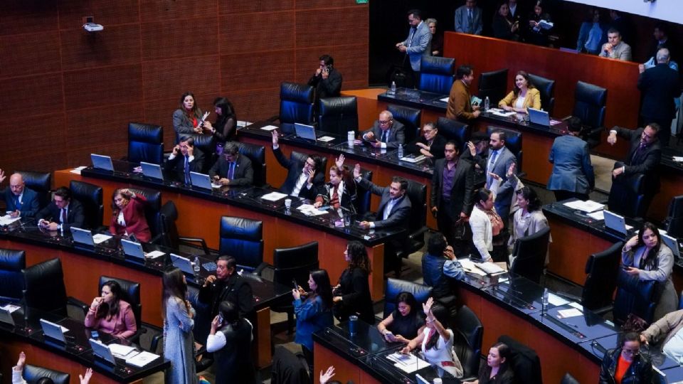 En Morena explicaron que la reforma permitirá el bloqueo de las líneas telefónicas empleadas para extorsionar.