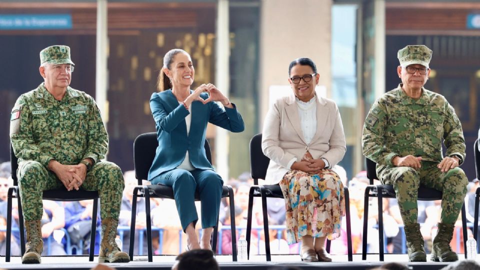 La presidenta Claudia Sheinbaum conmemora el Día Internacional de la Destrucción de Armas de Fuego en la Basílica de Guadalupe.