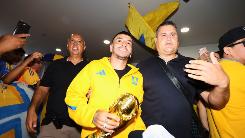 Ángel Correa llegó este martes a Monterrey para unirse oficialmente a Tigres.