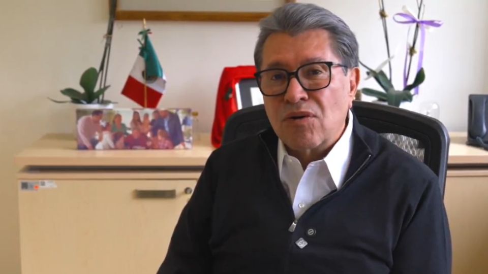 Ricardo Monreal va por regular las bebidas energéticas.