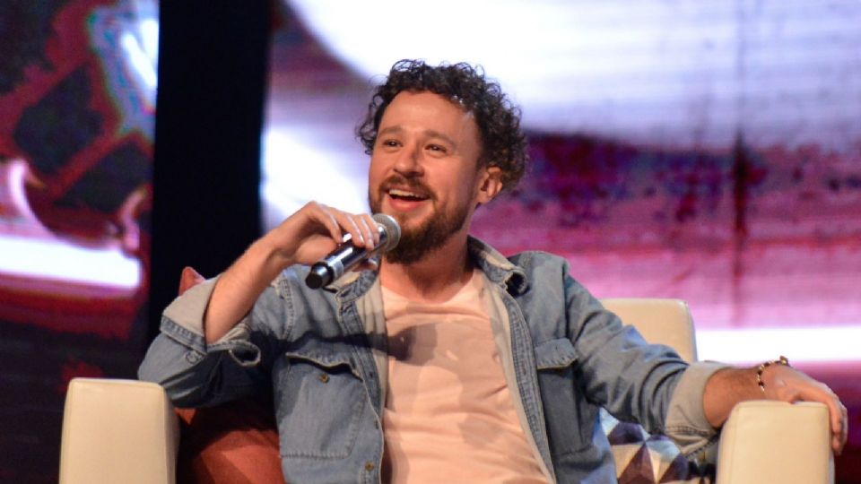 Luisito Comunica, creador de contenido, fue confrontado en la marcha gentrificación.