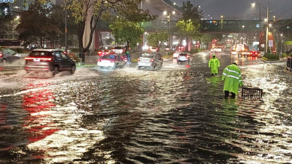 El Canal Luis Delgado, en la alcaldía Tláhuac, se emparejó con el nivel de la vialidad.