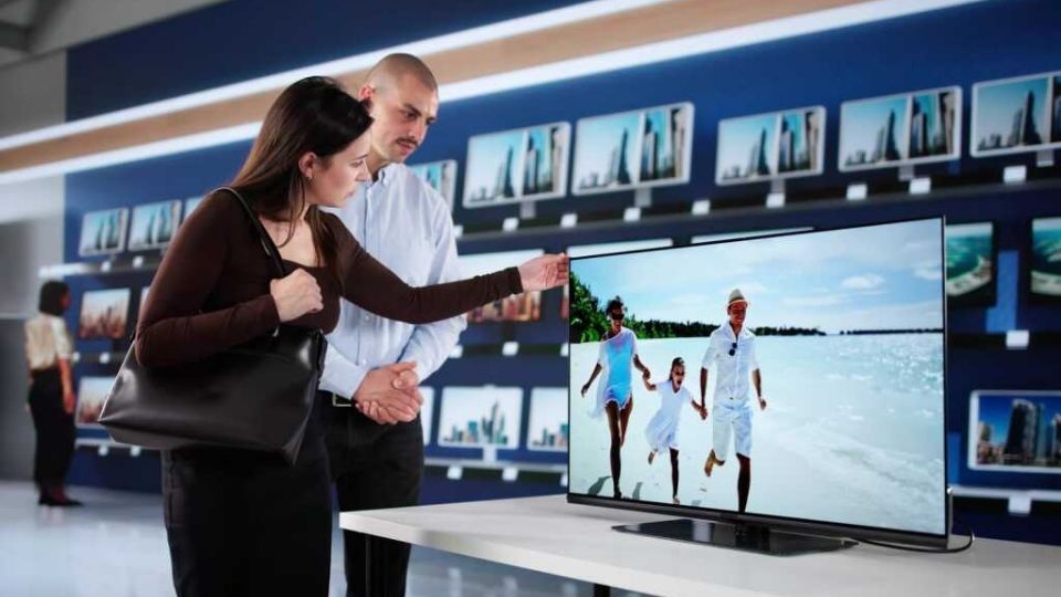 Un televisor es considerado inteligente cuando cumple con ciertas condiciones.