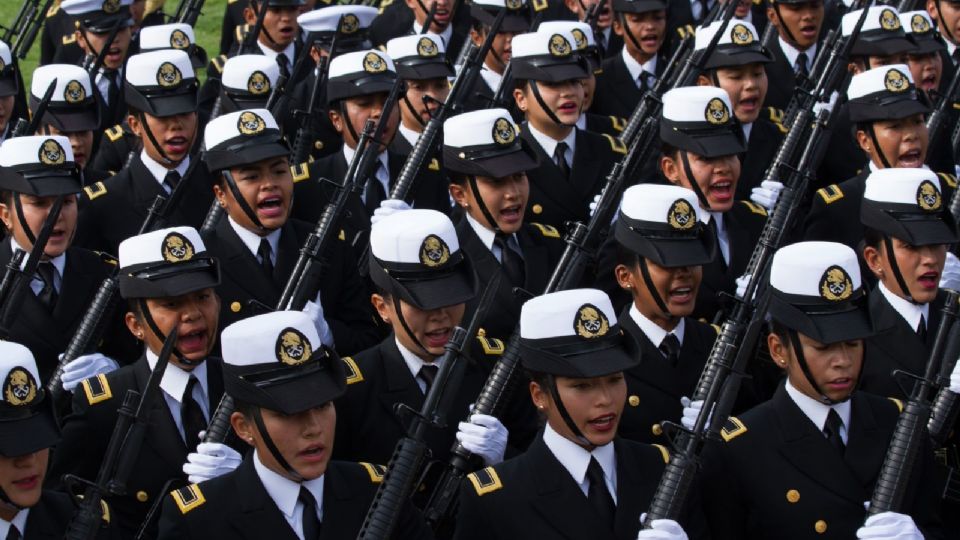Pedro Raymundo Morales exhortó a la generación 2015 a ejercer su labor con lealtad y patriotismo.