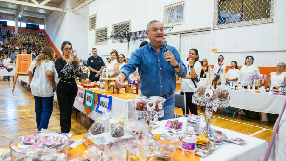 El alcalde Héctor García reconoció a egresados de la Escuela de Artes y Oficios y anunció apoyos para iniciar negocios.
