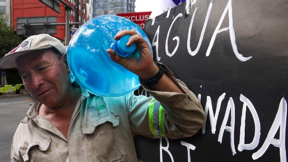 Agua contaminada en la Benito Juárez.