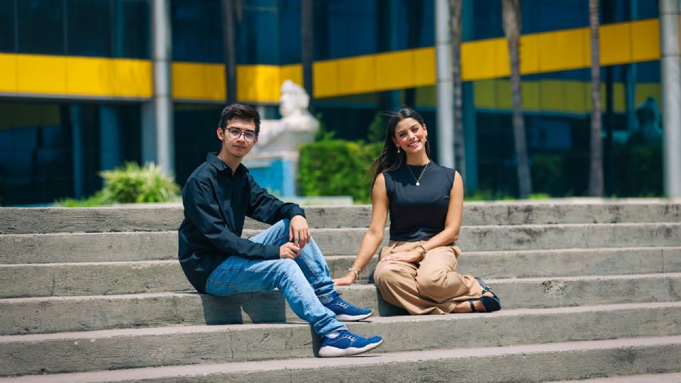 Valeria Garza y Cristian Cortés de la UANL participarán en jornadas académicas en la Ciudad de México como parte del programa Líderes en Movimiento.