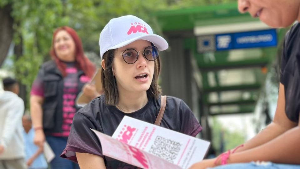 Somos México llevó a cabo su campaña 'Afiliatón' en Paseo de la Reforma.