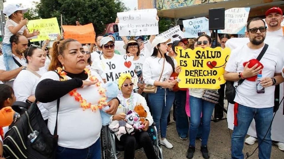 Marcha de familiares de pacientes con cáncer.
