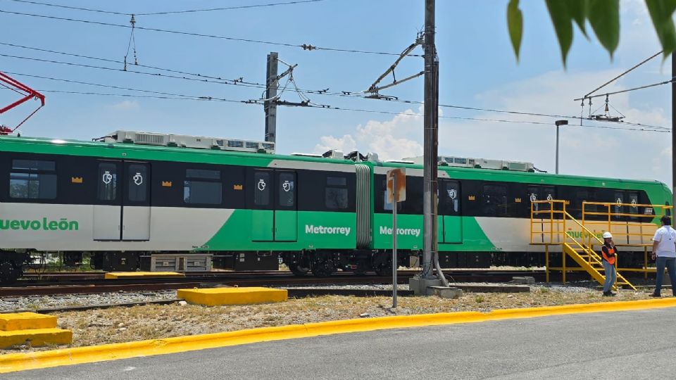 El gobernador Samuel García entregó los nuevos trenes de la Línea 1 del Metro, que cuentan con wifi y aire acondicionado.