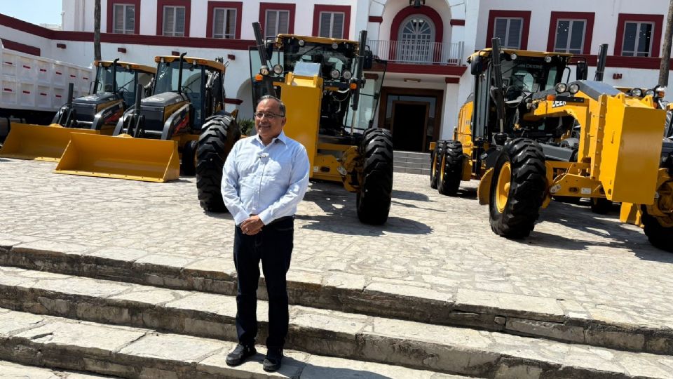 El alcalde Andrés Mijes entregó nuevas unidades y uniformes para fortalecer los servicios públicos de Escobedo.