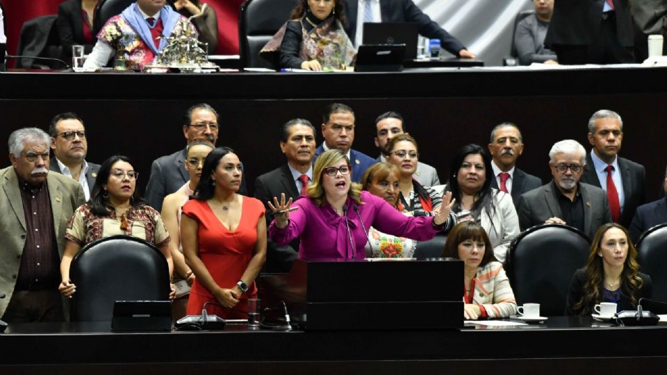 La Comisión Permanente sesiona en sede alterna en la antigua casona de Xicoténcatl, por adecuaciones a las oficinas centrales del organismo parlamentario con miras al 1 de septiembre.