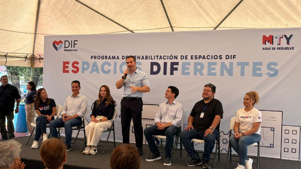 Adrián de la Garza durante el arranque de la rehabilitación de los Centros de Bienestar Familiar en Monterrey.