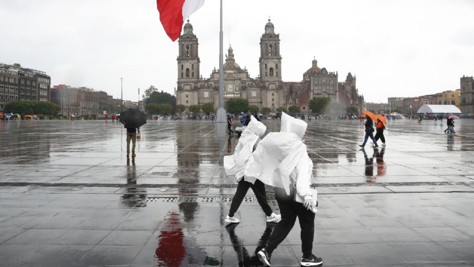 Temporada de lluvias deja más choques e inundaciones de autos en México.