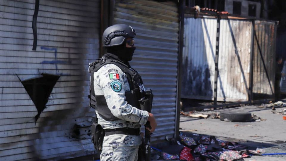 Los oficiales entraron a la casa y observaron que la adolescente se encontraba inconsciente sobre una cama.