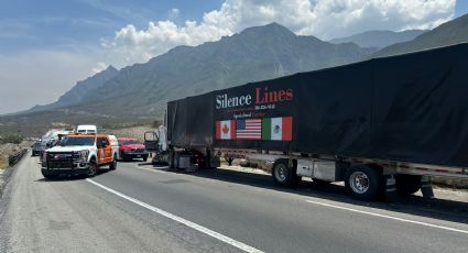 Tráiler circula en sentido contrario y provoca choque e incendio en Carretera a Saltillo