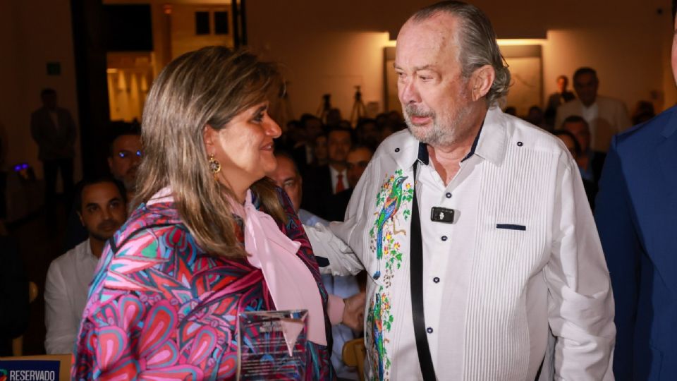 La ministra Ana Margarita Ríos Farjat recibió en San Pedro un reconocimiento por su trayectoria en la Suprema Corte de Justicia de la Nación.