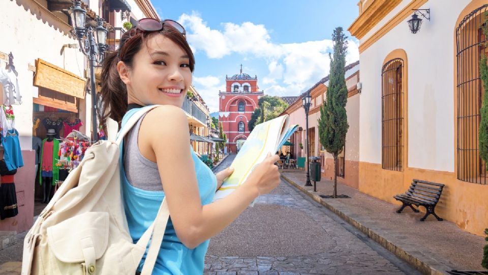 Puebla cuenta con 12 Pueblos Mágicos: Atlixco, famoso por sus flores y vistas al Popocatépetl.